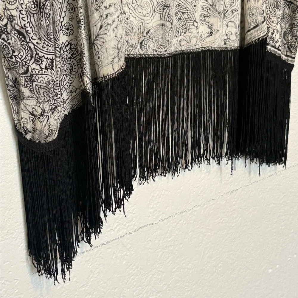 California Gypsy Black & White Print Kimono with Fringe (One Size)